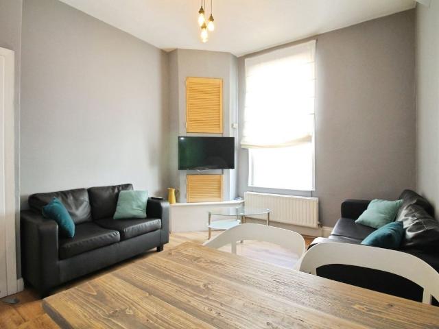 Kendal Lane, City Centre, Leeds, West Yorkshire LS3, 3 bed flat to rent, £1,820 pcm | PrimeLocation