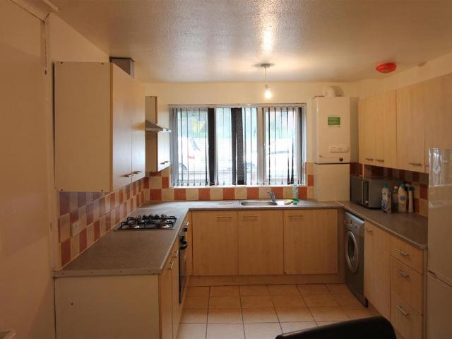 Kendal Lane, Hyde Park, Leeds 3 bed house to rent £1,300 pcm £300 pw