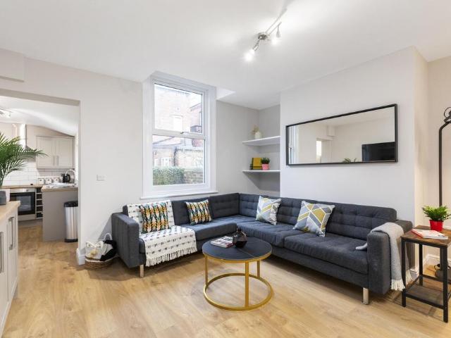 Kendal Lane, Leeds LS3 6 bed house to rent £4,238 pcm £978 pw