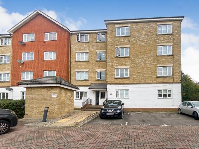 Kendal, Purfleet, Essex, RM19 2 bed apartment to rent £1,400 pcm £323 pw