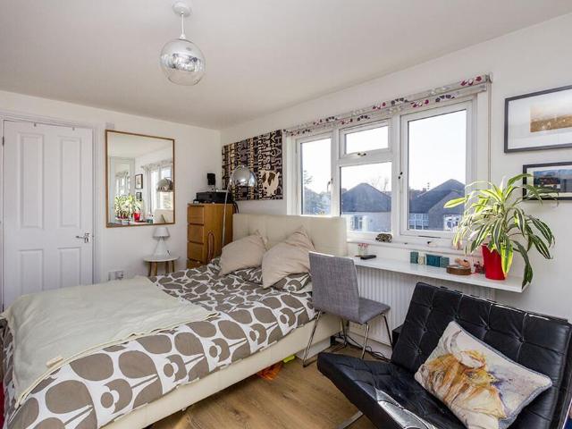 Kendal Road, London NW10 Studio to rent £1,150 pcm £265 pw
