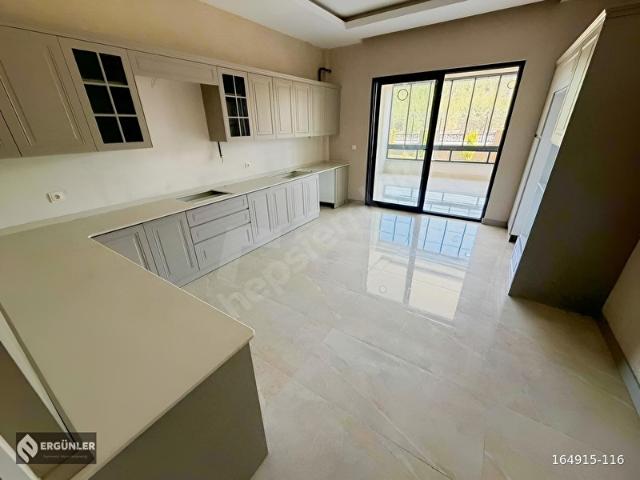 KENDİ BAHÇESİNE SAHİP DOĞA İLE İÇ İÇE LÜKS 4.5+1 BAHÇE KATI525m2