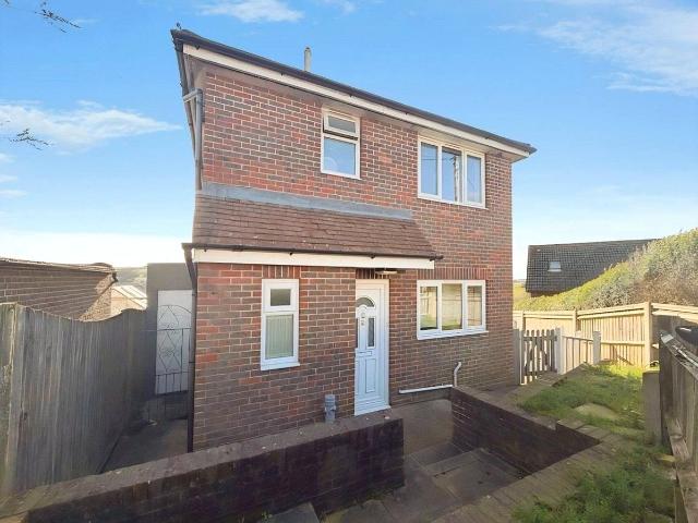 Kenilworth Close, Brighton, East Sussex BN2, 3 bed detached house to rent, £1,950 pcm | PrimeLocation