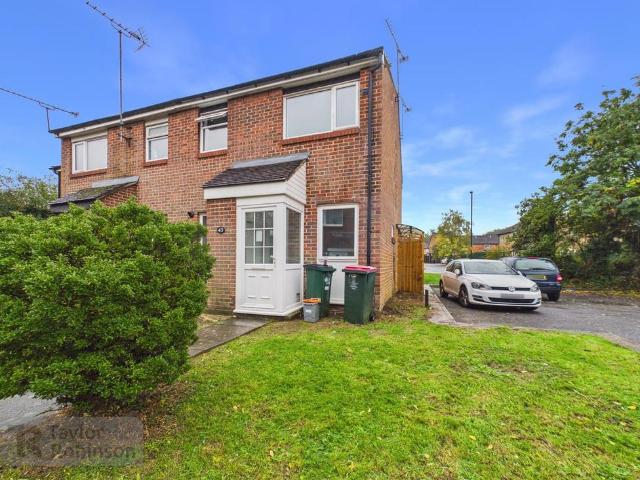 Kenilworth Close, Crawley, West. 1 bed house to rent £1,200 pcm £277 pw