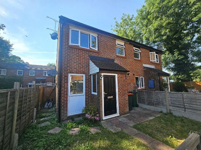 Kenilworth Close, Crawley, West Sussex. RH11, 1 bed end terrace house to rent, £1,150 pcm | PrimeLocation