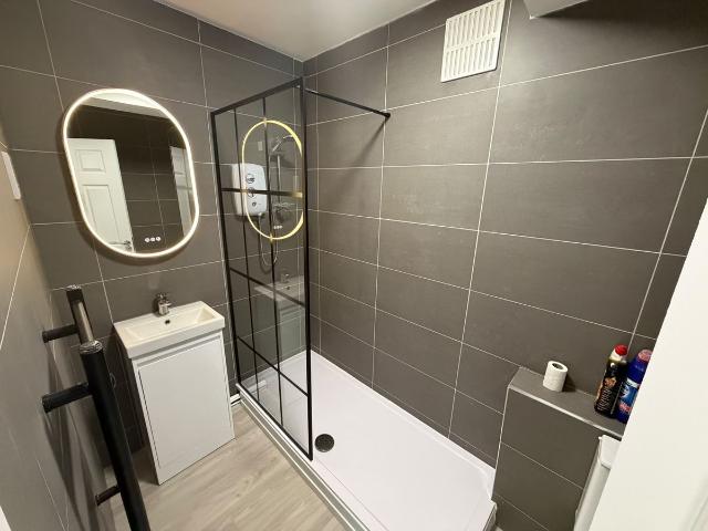 Kenilworth Court, Coventry CV3, 2 bed flat to rent, £1,400 pcm | PrimeLocation