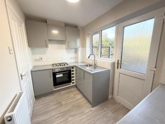 Kenilworth Drive, Weavers Green 1 bed end of terrace house to rent £825 pcm £190 pw