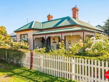 Kenilworth History. Character. Location