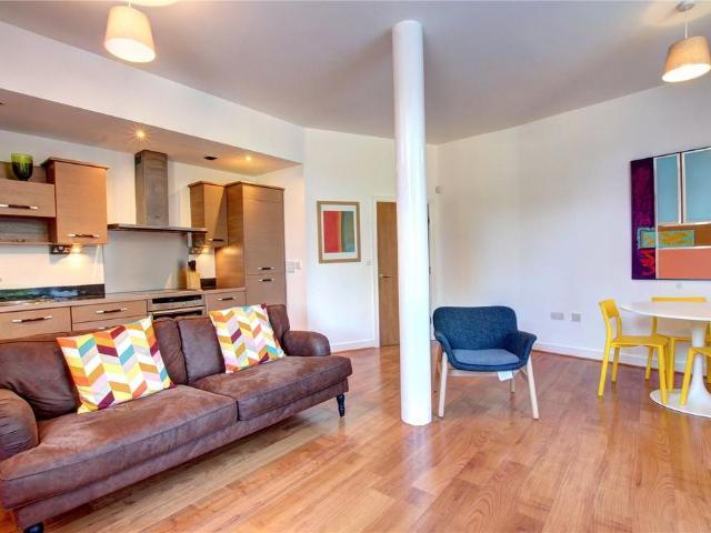 Kenilworth House, Fletcher Road. 1 bed apartment to rent £925 pcm £213 pw
