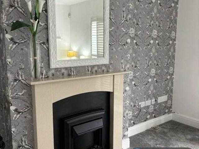 Kenilworth Road, Balsall Common. 2 bed flat to rent £1,045 pcm £241 pw