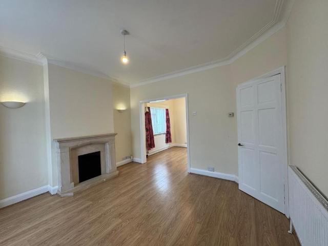Kenilworth Road, Edgware 2 bed semi detached house to rent £1,900 pcm £438 pw
