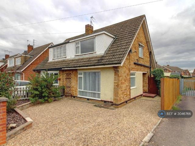 Kenilworth Road, Leicester, LE18 3 bed semi detached house to rent £1,050 pcm £242 pw