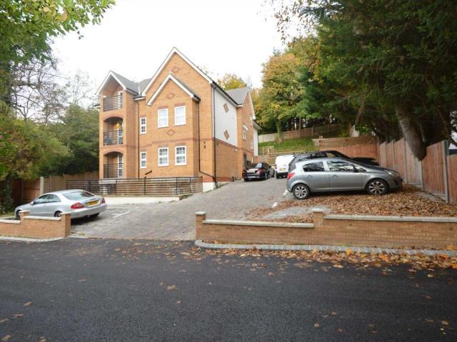 KENLEY 2 bed apartment to rent £1,585 pcm £366 pw
