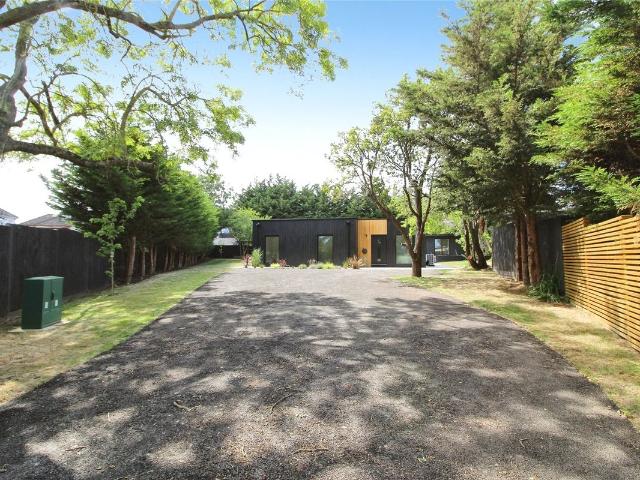 Kenley Gardens, Hornchurch RM12, 3 bed bungalow to rent, £3,100 pcm | PrimeLocation