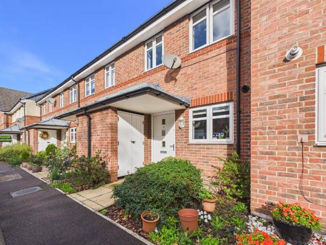Kenley Place, Farnborough, Hampshire GU14, 2 bed terraced house to rent, £1,550 pcm | PrimeLocation