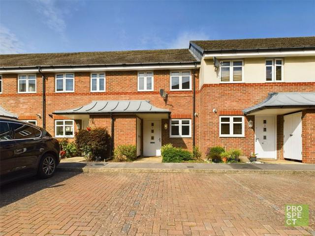 Kenley Place, Farnborough, Hampshire. 2 bed terraced house to rent £1,550 pcm £358 pw