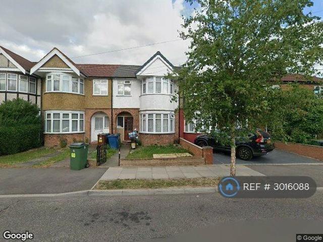 Kenmore Avenue, Harrow, HA3 3 bed terraced house to rent £2,300 pcm £531 pw