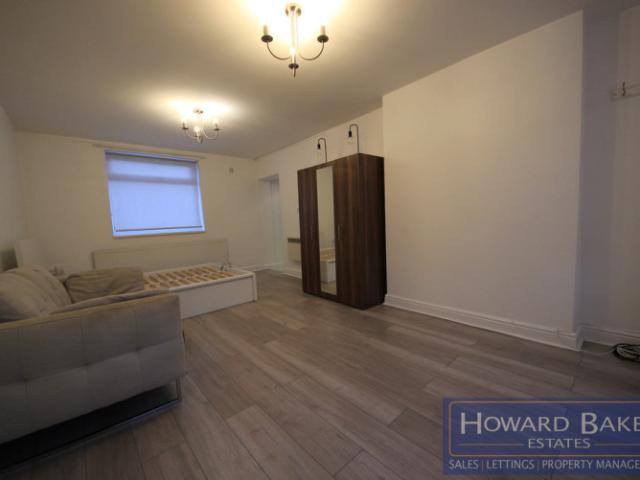 Kenmore Gardens, Edgware, HA8