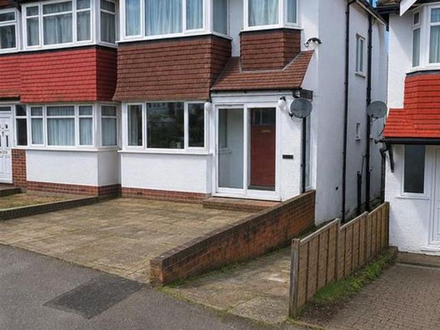 Kenmore Road, Kenley CR8, 6 bed property to rent, £2,800 pcm | PrimeLocation