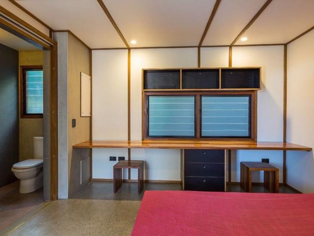 Kenmore's Best Kept Secret Rooming accommodation House Living
