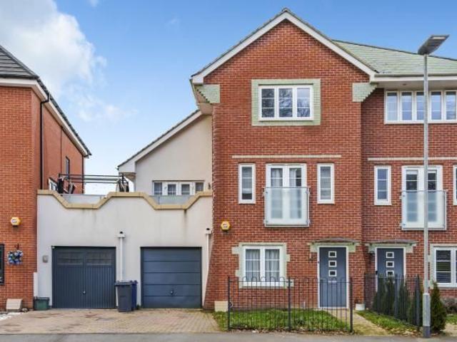 Kennedy Avenue, High Wycombe HP11, 3 bed terraced house to rent, £2,900 pcm | PrimeLocation