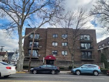 Kennedy Blvd Apt 4c