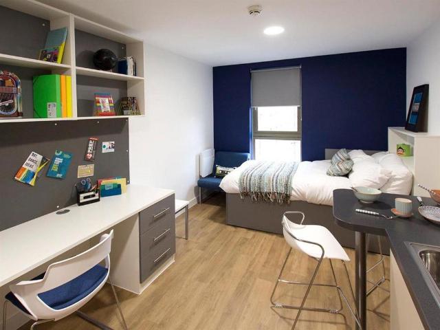 Kennedy Street, Glasgow G4 Studio to rent £1,053 pcm £243 pw