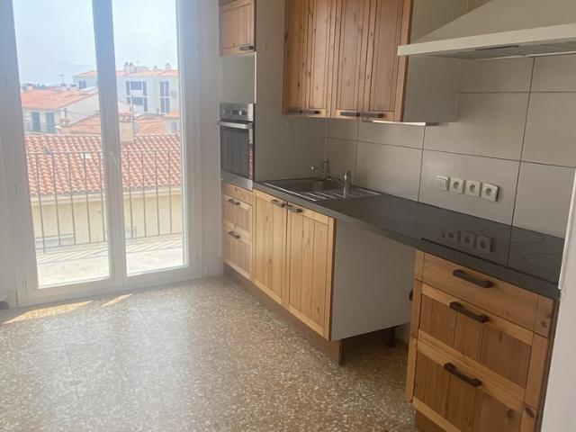 kennedy: T4 traversant, clim, balcon, garage