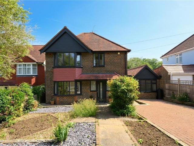 Kennel Lane, Fetcham, Leatherhead. 4 bed detached house to rent £3,500 pcm £808 pw