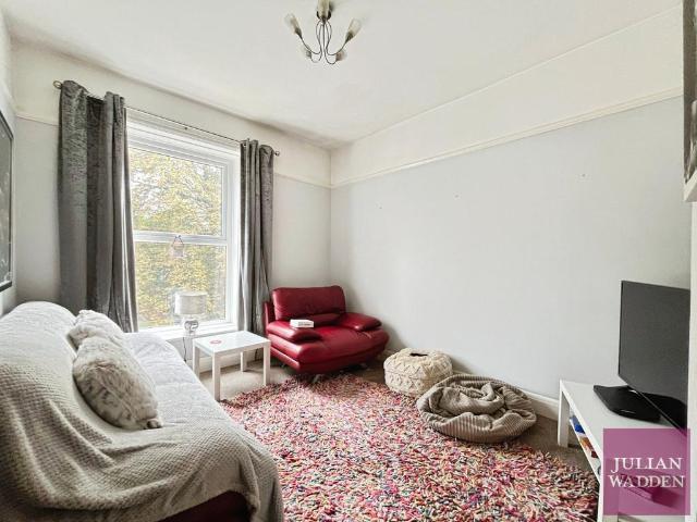 Kennerley Road, Davenport, Stockport. 1 bed flat to rent £795 pcm £183 pw