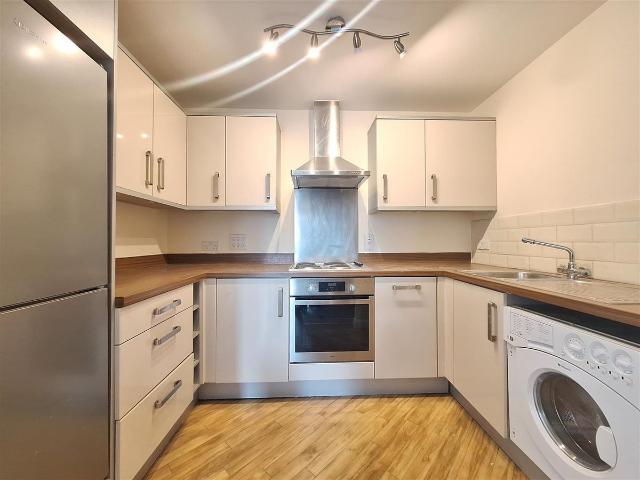 Kennet Street, Reading RG1, 2 bed flat to rent, £1,500 pcm | PrimeLocation