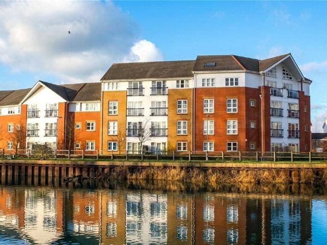 Kennet Walk, Berkshire RG1 2 bed apartment to rent £1,600 pcm £369 pw