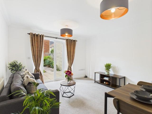 Kenneth McKee 1 bed in a house share to rent £725 pcm £167 pw