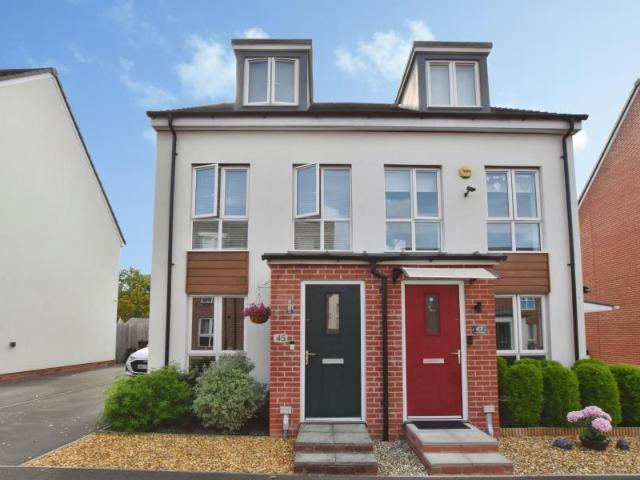 Kenney Street, Bristol BS13 3 bed terraced house to rent £1,650 pcm £381 pw
