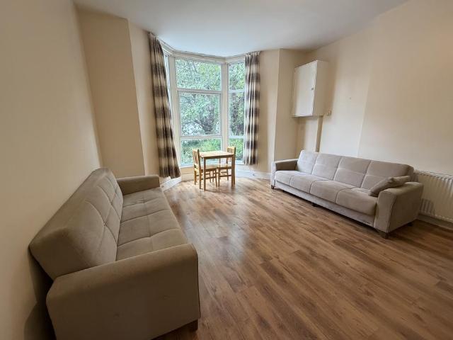 Kenninghall Road, London E5 2 bed ground floor flat to rent £2,300 pcm £531 pw