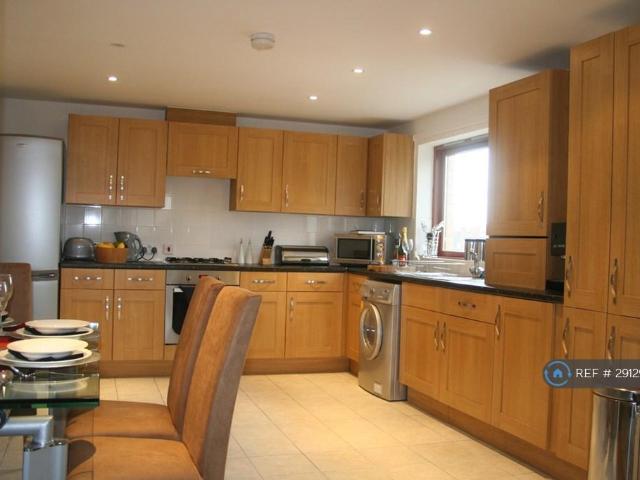Kenninghall Road, London, E5 3 bed penthouse to rent £3,400 pcm £785 pw