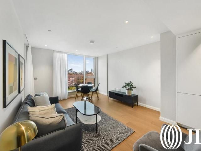 Kennington Lane London SE11 1 bed apartment to rent £2,550 pcm £588 pw