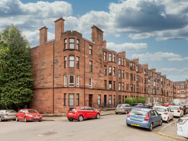Kennoway Drive, Patrick, Glasgow G11, 2 bed flat to rent, £1,395 pcm | PrimeLocation