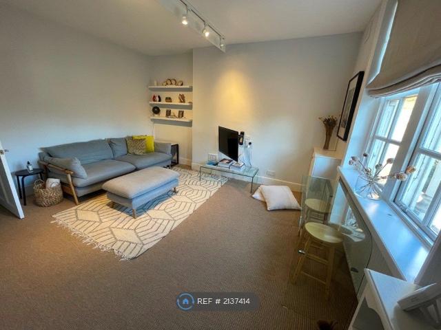 Kensington Mall, London W8, 2 bed flat to rent, £3,300 pcm | PrimeLocation