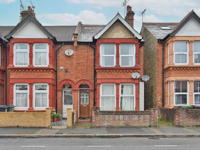 Kensington Avenue, Watford WD18, 1 bed flat to rent, £1,300 pcm | PrimeLocation