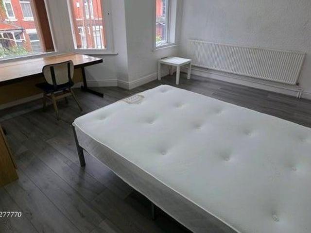Kensington Avenue, Manchester, M14 4 bed house to rent £2,756 pcm £636 pw