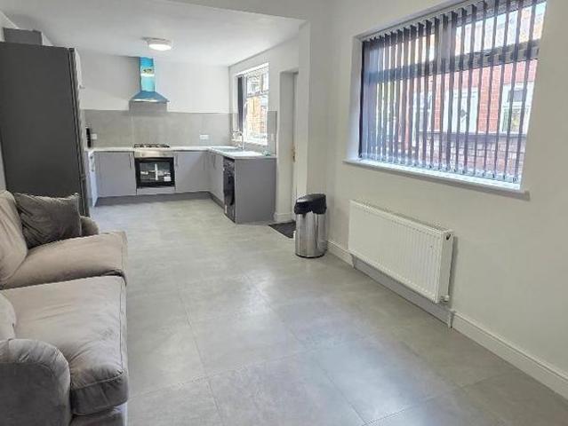 Kensington Avenue, Manchester, M14 5 bed terraced house to rent £2,925 pcm £675 pw