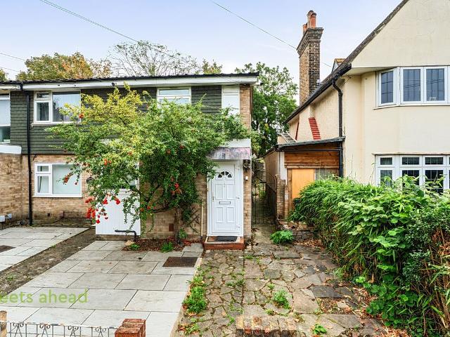 Kensington Avenue, Norbury CR7, 2 bed flat to rent, £1,750 pcm | PrimeLocation