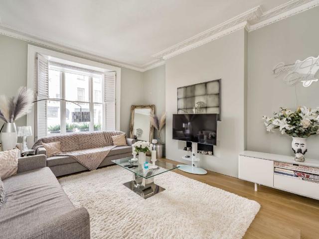 Kensington Church Street, Kensington W8, 2 bed maisonette to rent, £6,500 pcm | PrimeLocation