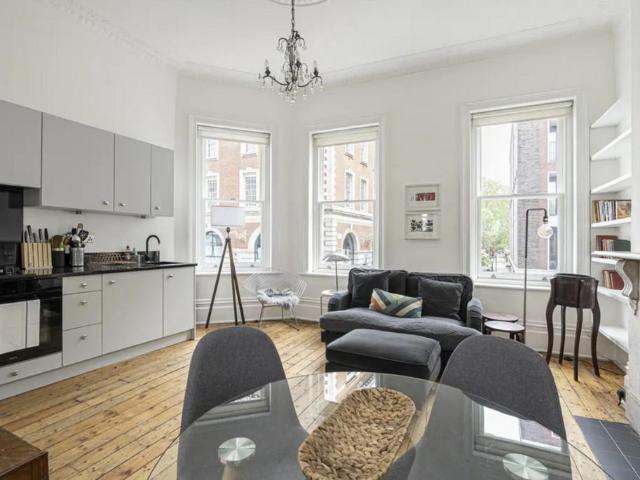 Kensington Church Street, London, W8 1 bed apartment to rent £5,633 pcm £1,300 pw