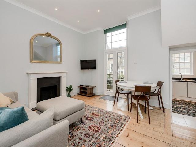 Kensington Church Street, London, W8 1 bed flat to rent £4,983 pcm £1,150 pw