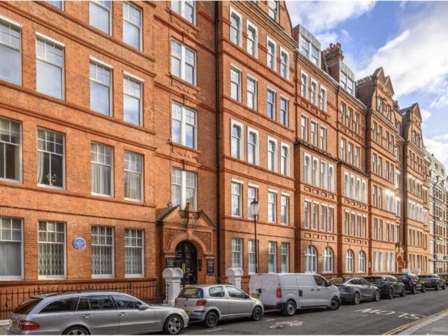 Kensington Court Gardens, London W8 4 bed apartment to rent £19,990 pcm £4,613 pw
