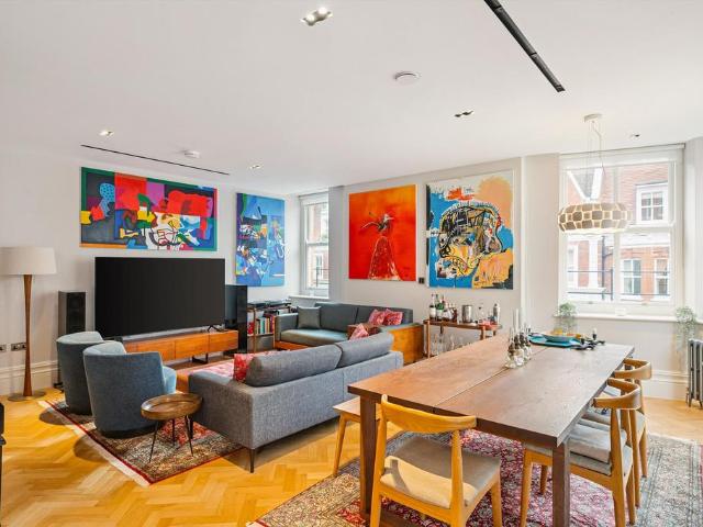 Kensington Court, Kensington, London W8 3 bed flat to rent £12,783 pcm £2,950 pw