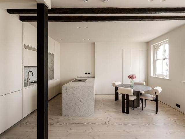 Kensington Garden Square 1 bed penthouse to rent £7,583 pcm £1,750 pw