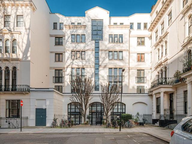Kensington Garden Square 2 bed apartment to rent £5,495 pcm £1,268 pw